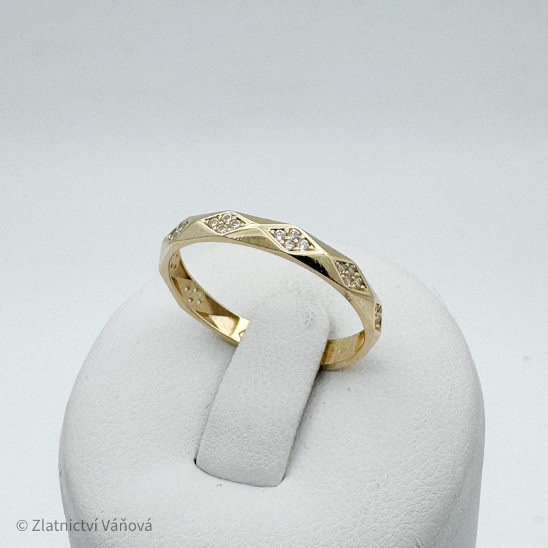 Žluté zlato prsten se zirkony